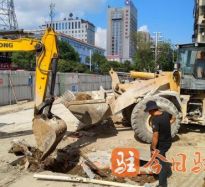 妹子抠逼爆浆高温下的坚守｜道路建设者用汗水铺就畅通路